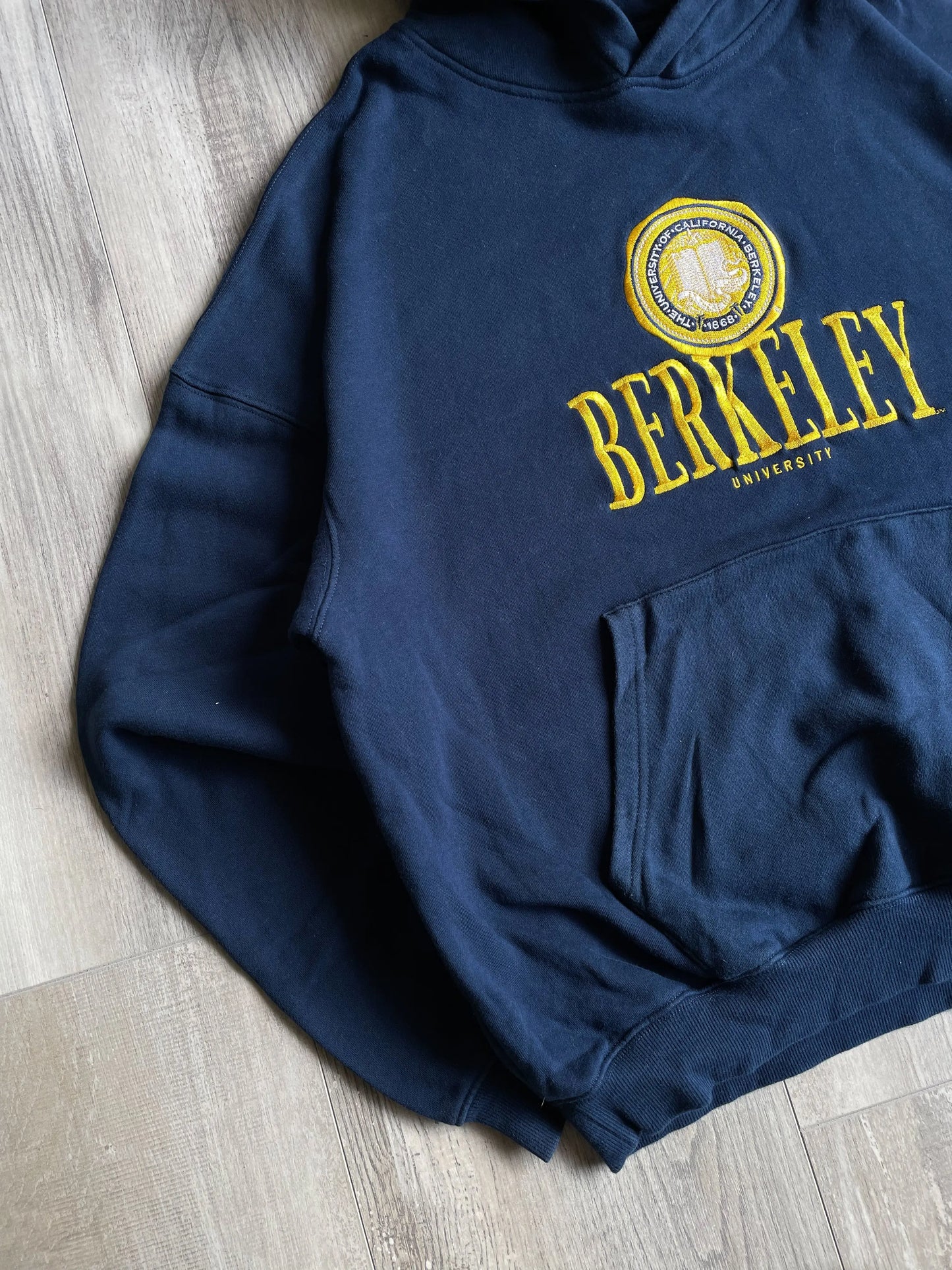 NCAA Uni Stack Berkeley Logo Navy Hoodie - M sullivansvintage