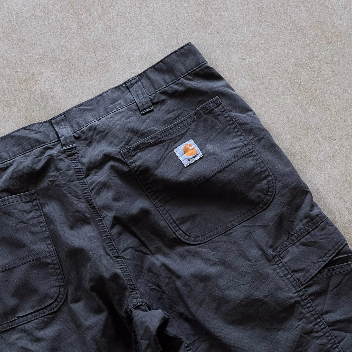 Carhartt-Dark-Grey-Relaxed-Fit-Shorts-38in-sullivansvintage