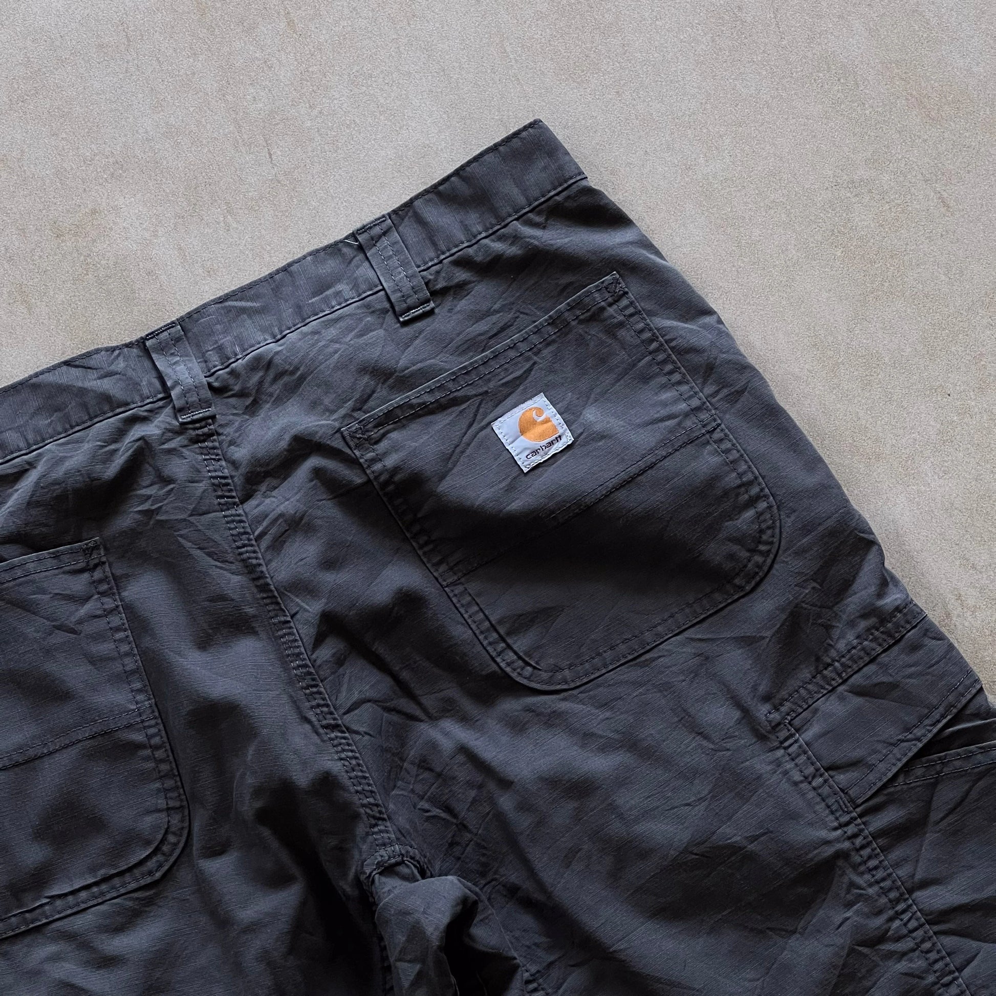Carhartt-Dark-Grey-Relaxed-Fit-Shorts-38in-sullivansvintage