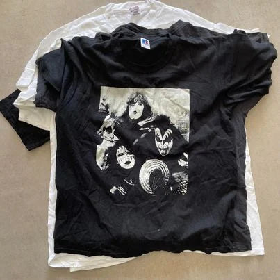 KISS-Group-Photo-Graphic-T-Shirt-sullivansvintage