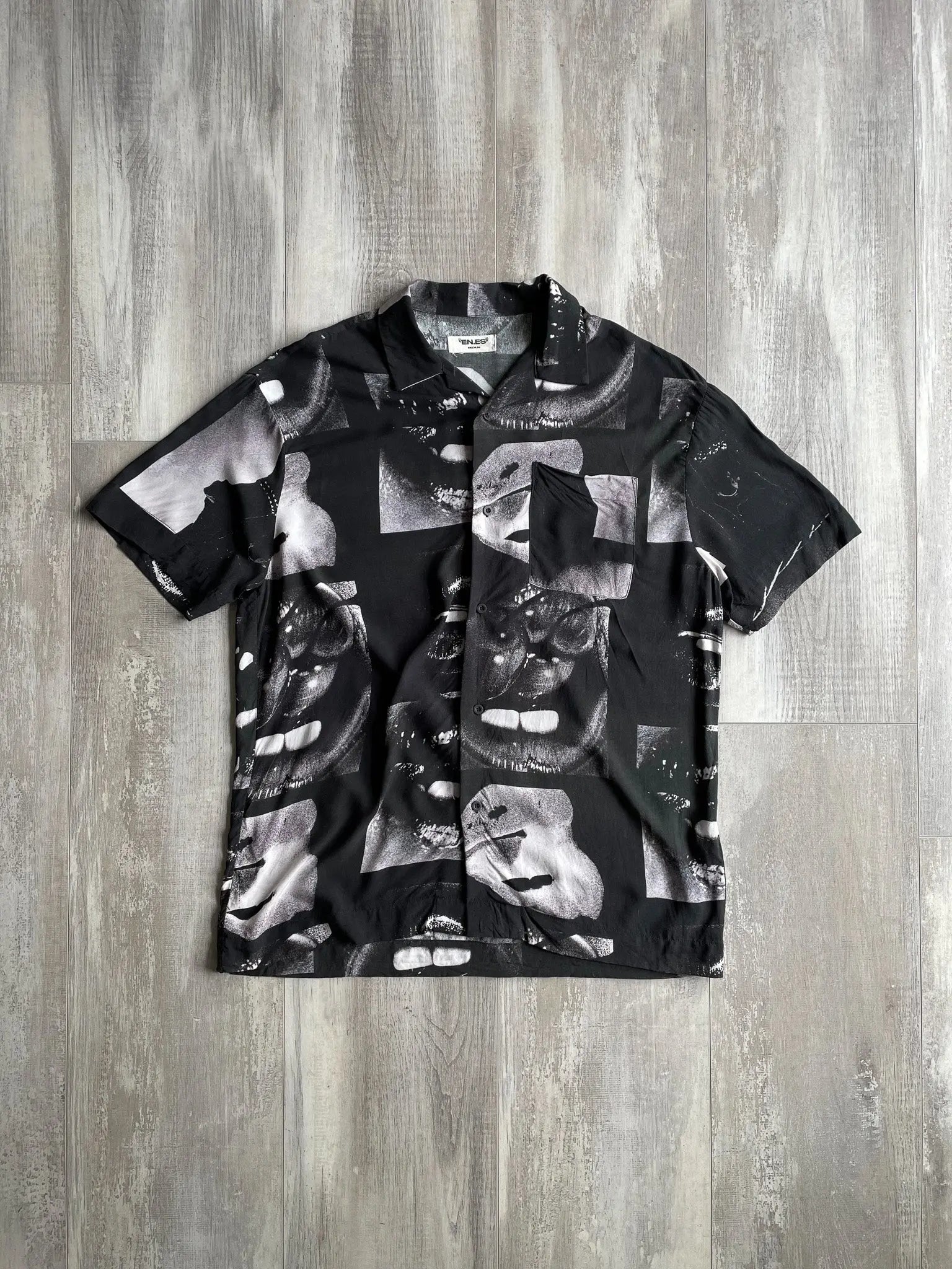 EN.ES Graphic Button up Shirt - M sullivansvintage