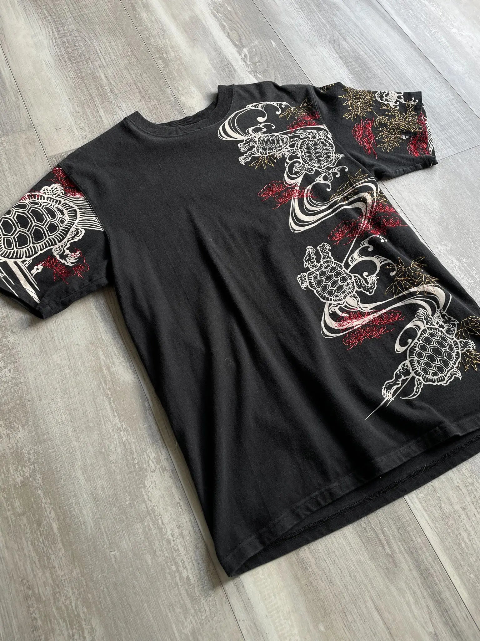 Lion Turtle Embroidery T-Shirt - M sullivansvintage