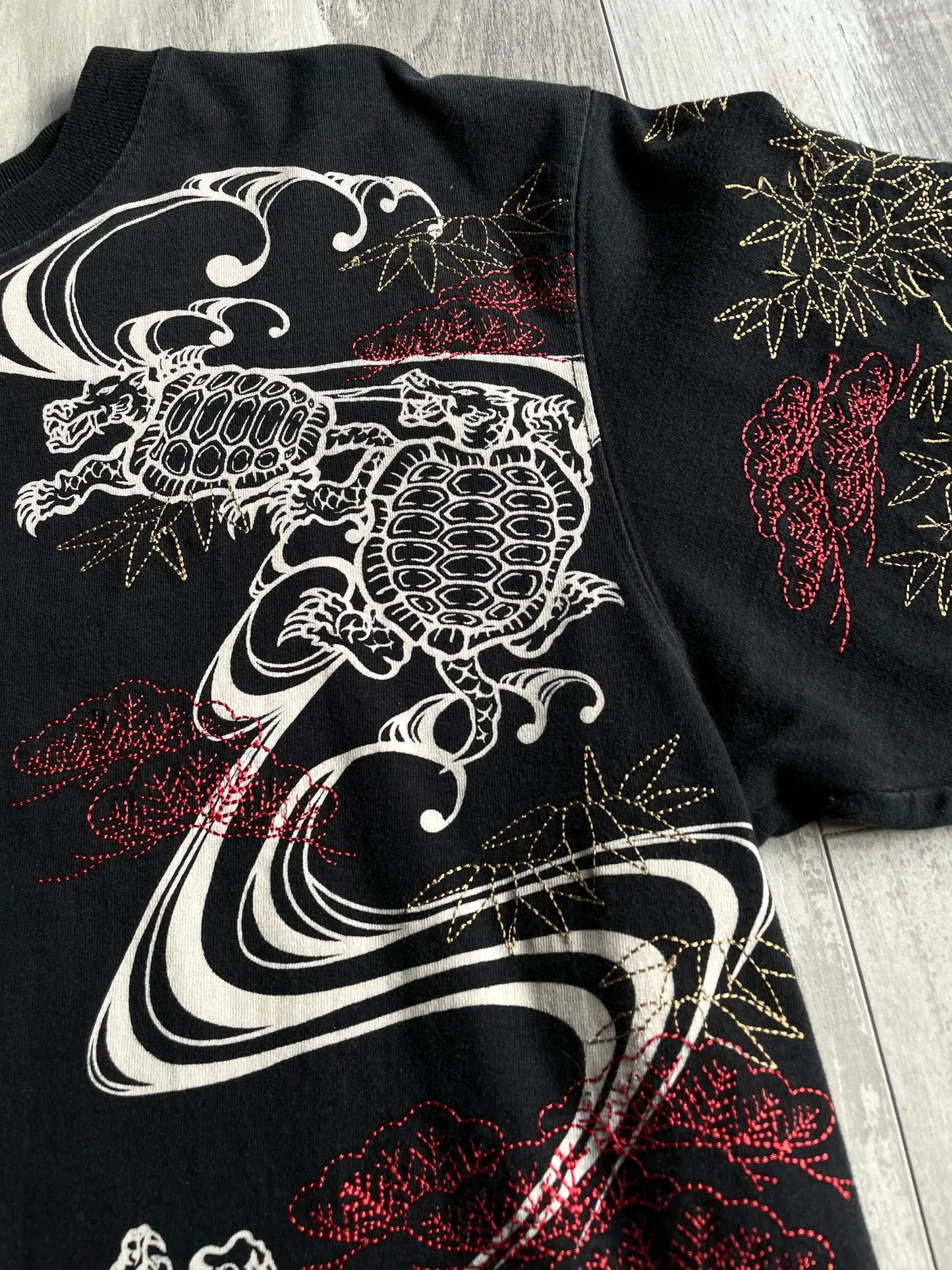 Lion Turtle Embroidery T-Shirt - M sullivansvintage