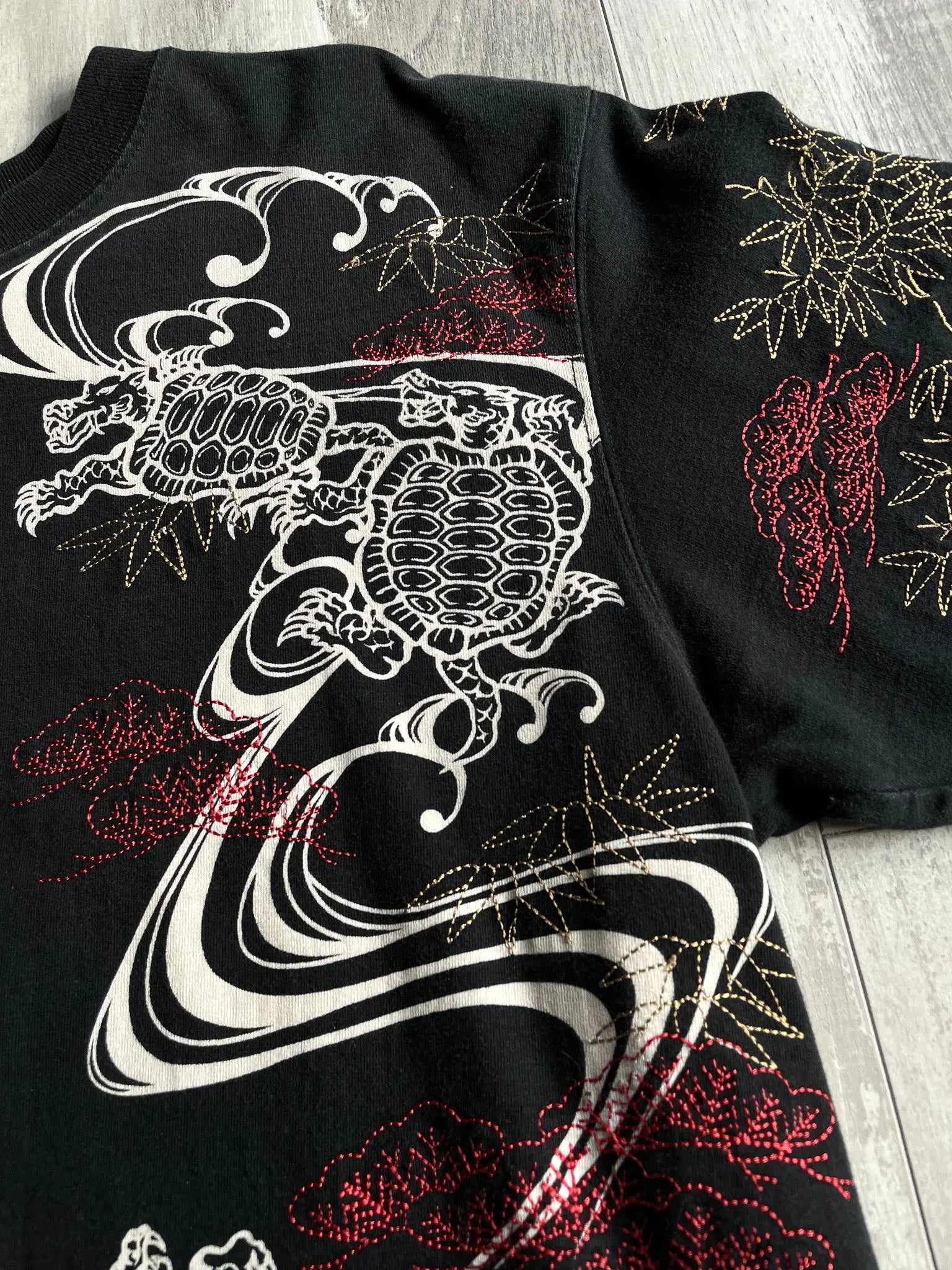 Lion Turtle Embroidery T-Shirt - M sullivansvintage