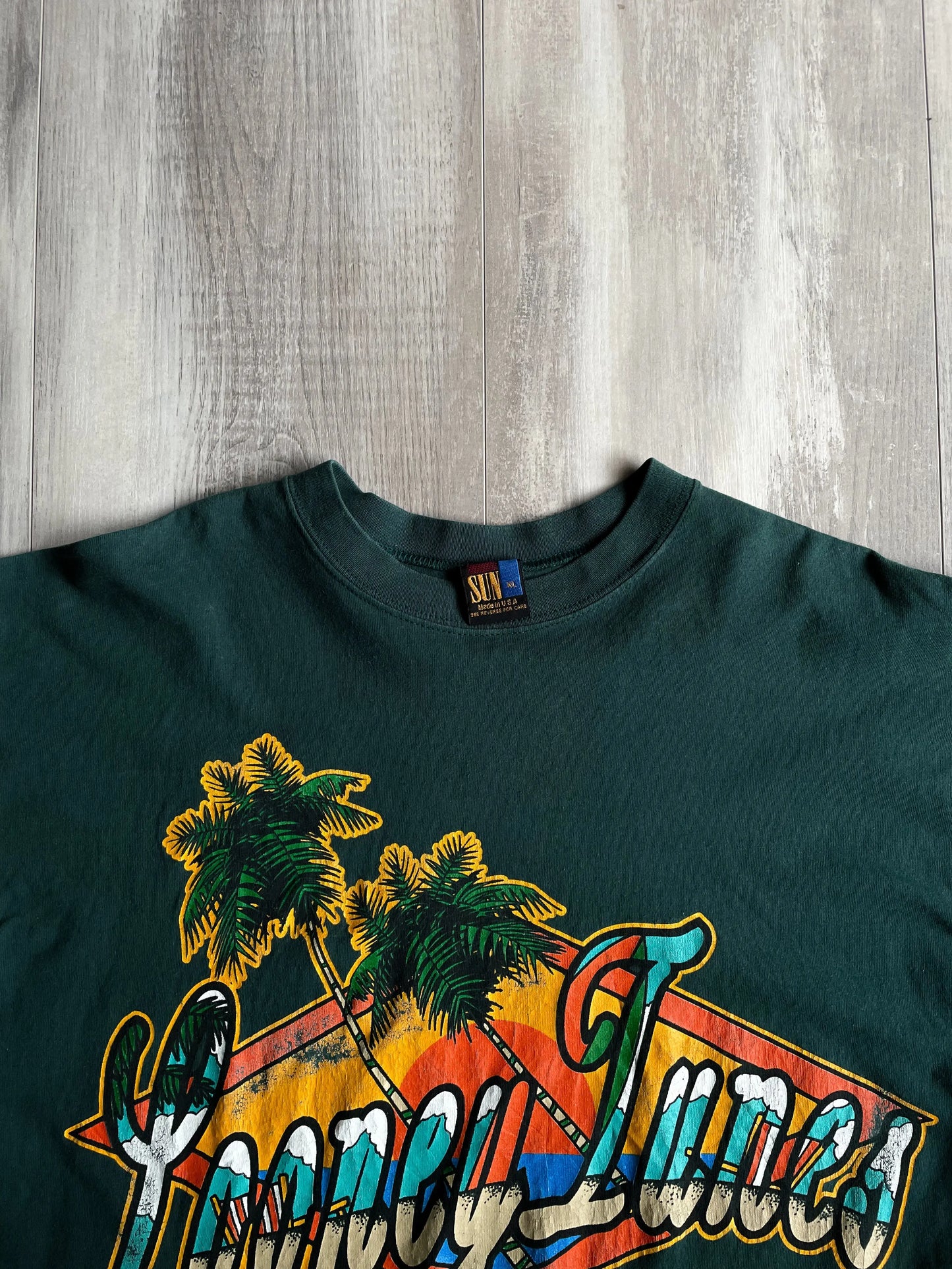 Looney Tunes Daffy Duck Surf Tee - XL sullivansvintage