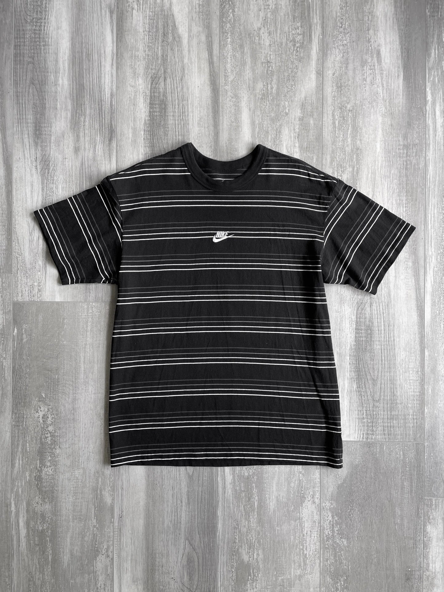 Nike Premium Club Striped T-Shirt - M sullivansvintage