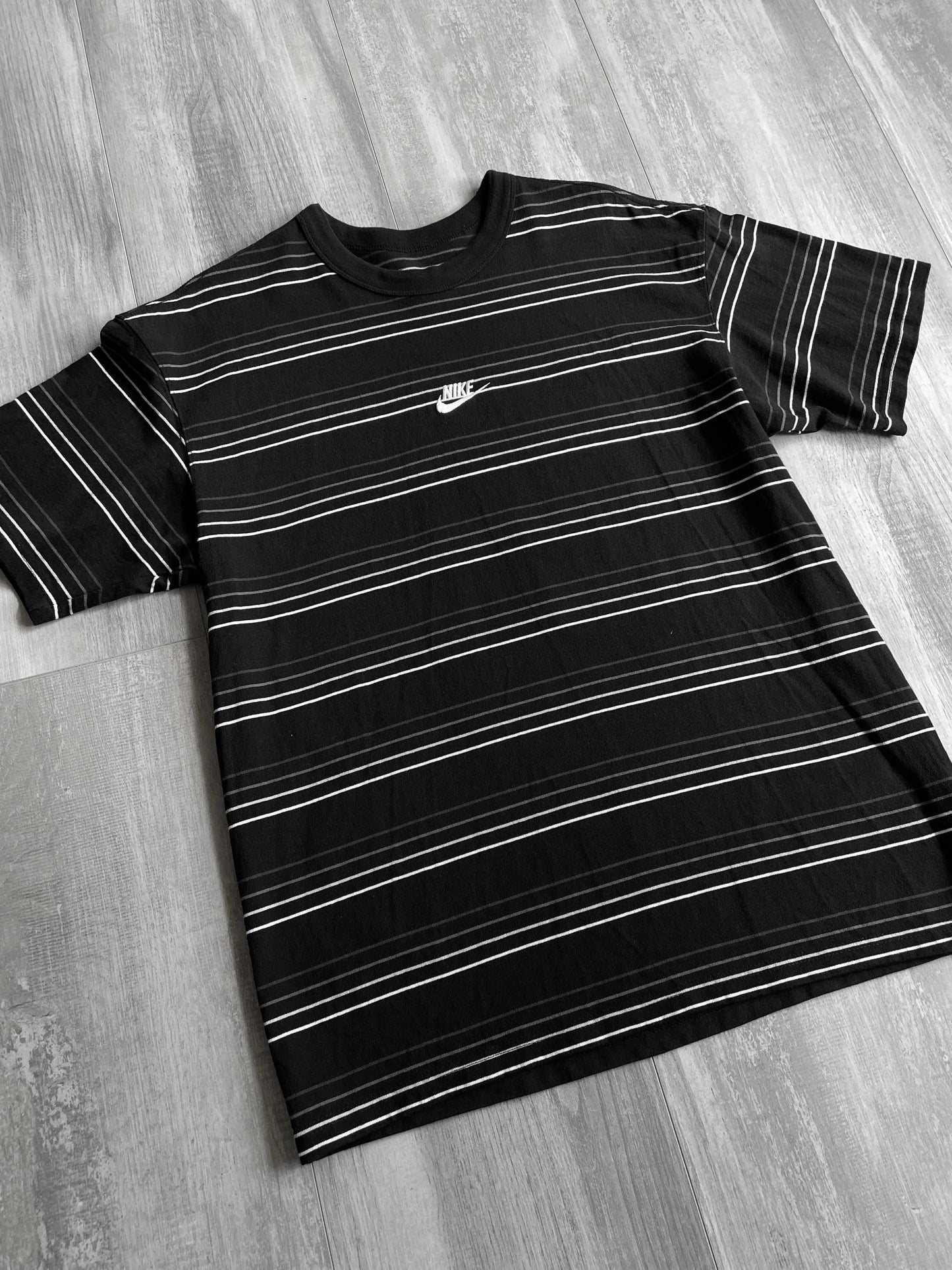 Nike Premium Club Striped T-Shirt - M sullivansvintage