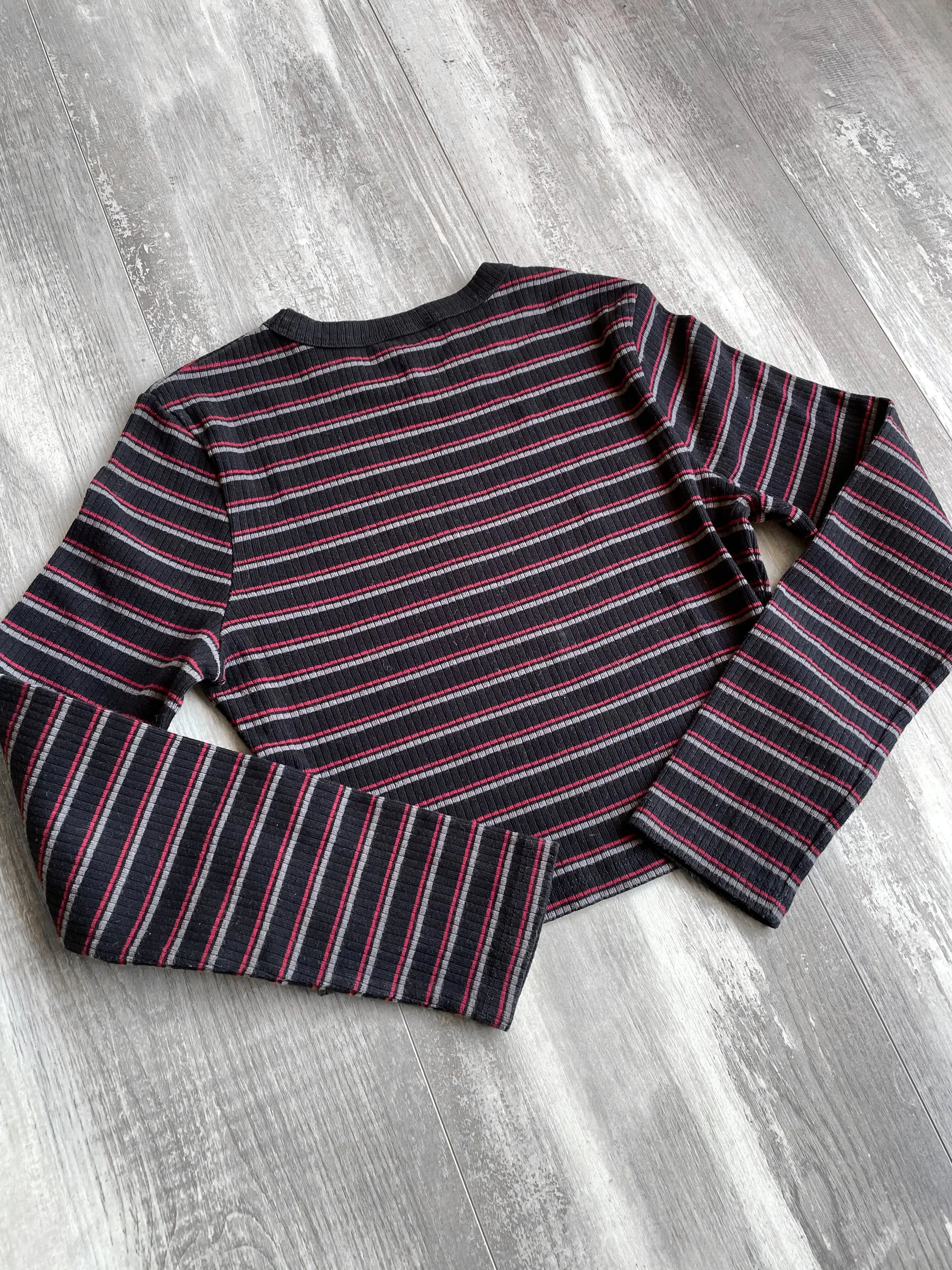 SBRN Striped Black/Red Long Sleeve Crop Top - 12 sullivansvintage