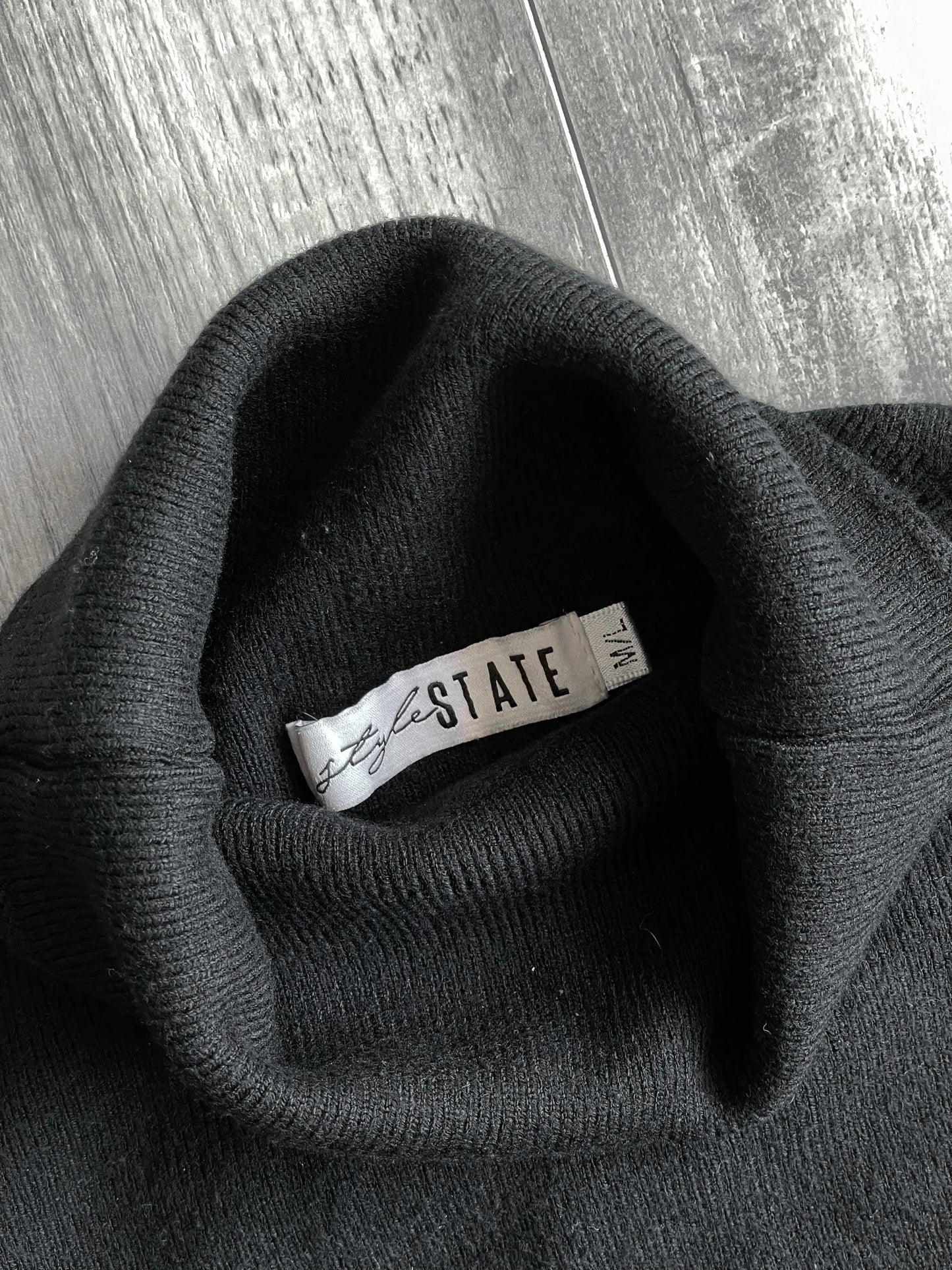 Style State Black Long Sleeve Crop Top - M sullivansvintage
